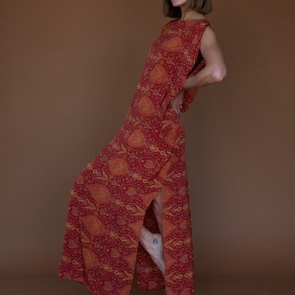 The Cleopatra dress is a stunning and unique piece Handmade with elegance ♻️ - Picture 3 of 11